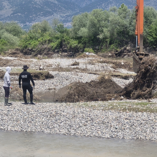 Tokat'ta Kelkit Çayı'na düşen genci arama çalışmaları 13. günde sürüyor