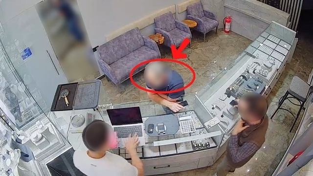 Antalya'da kuyumcuları sahte altın zincirle dolandıran şüpheli tutuklandı
O anlar kameraya yansıdı