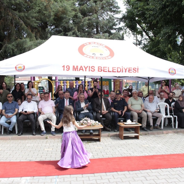 Miniklerden sıfır atık defilesi ve resim sergisi
