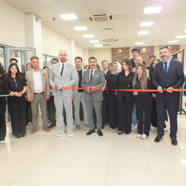 Sivas'ta lise öğrencileri "Yıl Sonu Karma Resim Sergisi" açtı