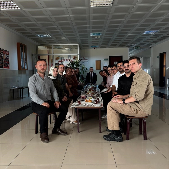 Karacabey Adliyesi'ne sabah en erken gelen personele sürpriz kahvaltı