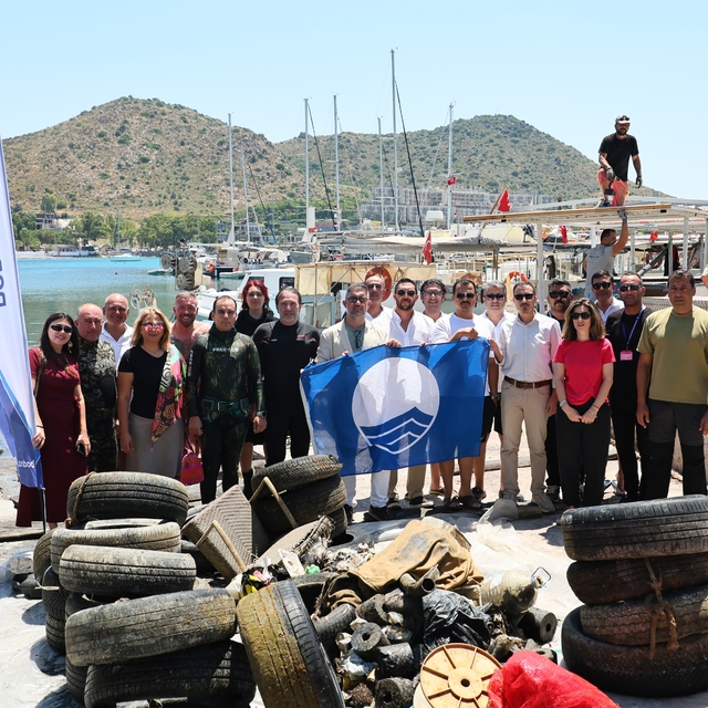Akyarlar'da deniz dibinden 1 ton çöp çıktı