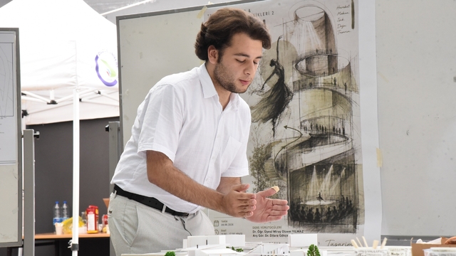Mimarlık bölümü öğrencilerinden final jürisi ve proje sergisi