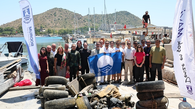 Akyarlar'da deniz dibinden 1 ton çöp çıktı
