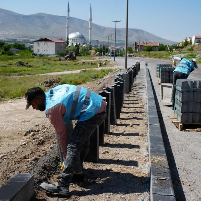 Niğde Belediyesi'nden kent genelinde yol ve altyapı seferberliği