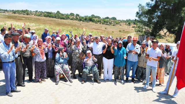 Manisa'da köylülerden 'mezarlık' eylemi