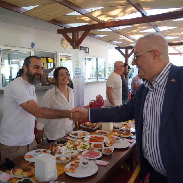 Başkan Mehmet Ertaş, faaliyet ve projeleri değerlendirdi
Başkan Ertaş, bası...