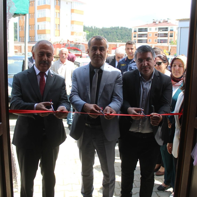 Ağlı'da Halk Eğitim Merkezi yıl sonu sergisi açıldı