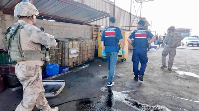 Osmaniye'de toprağa gömülü tankta kaçak akaryakıt bulundu
