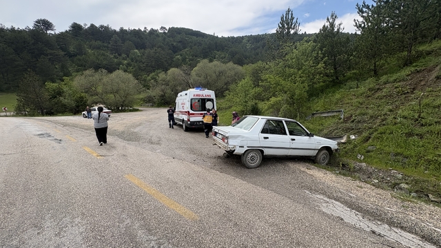 Kastamonu'da kontrolden çıkan otomobil kaza yaptı: 2 yaralı