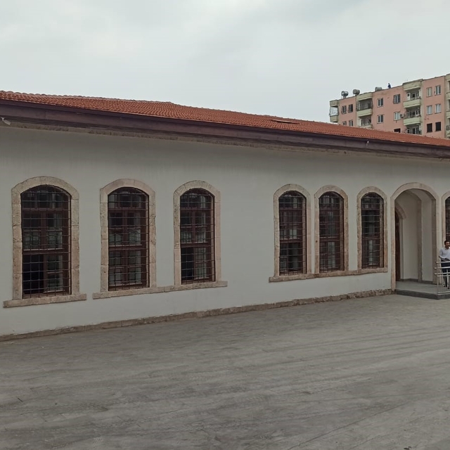 Osmaniye'de depremlerde hasar alan tarihi okulun restorasyonu tamamlandı
