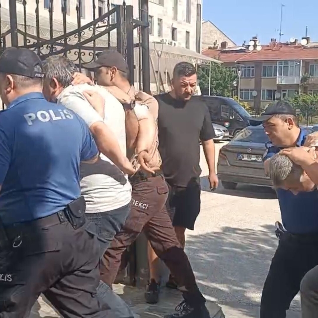 Okul girişinde bekçiyi darp eden 2 şahıs tutuklandı