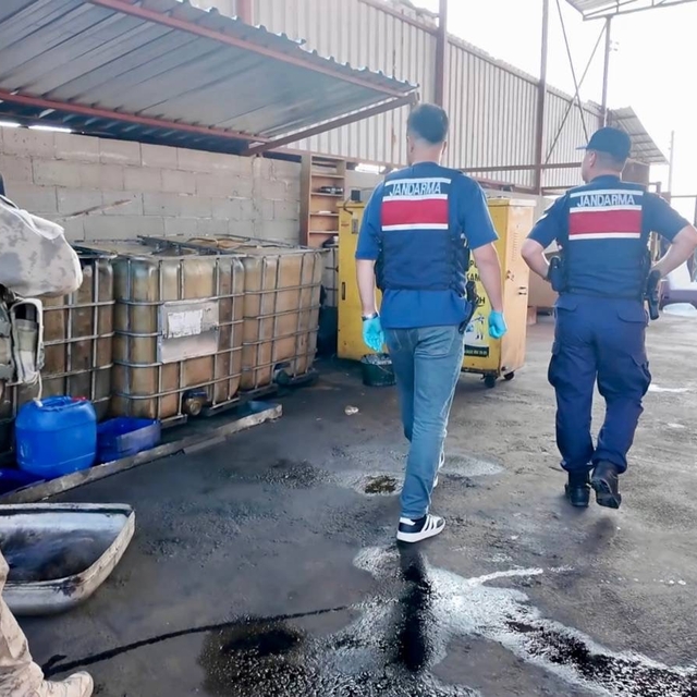 Osmaniye'de toprağa gömülü tankta kaçak akaryakıt bulundu
