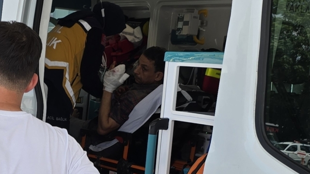 Ahşap kesim makinesine elini kaptıran işçinin 2 parmağı koptu