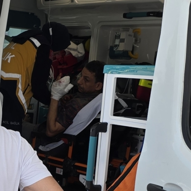 Ahşap kesim makinesine elini kaptıran işçinin 2 parmağı koptu