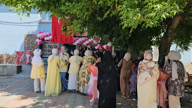 Hasköy'de "Hayat Boyu Öğrenme Haftası Sergisi" açıldı