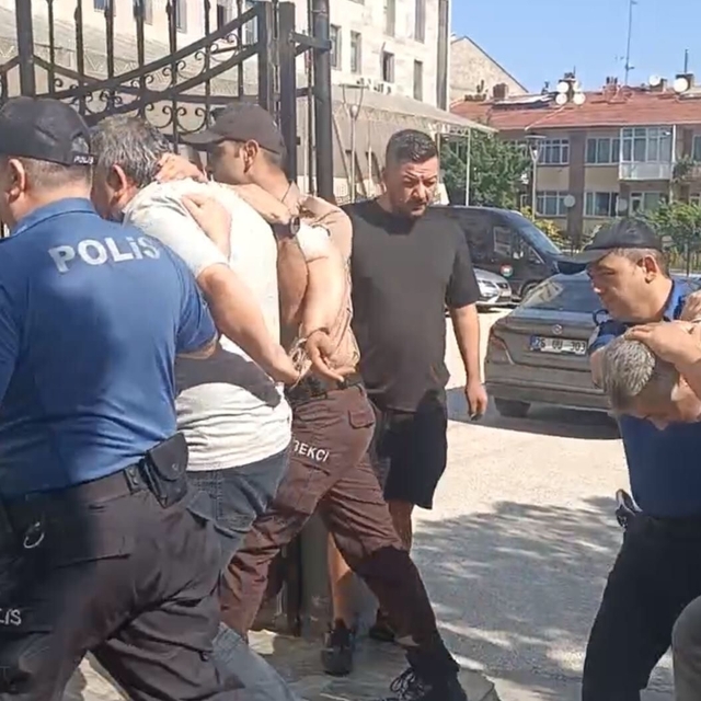Eskişehir'de okul güvenliğini sağlayan bekçiyi darbeden iki şüpheli tutukla...