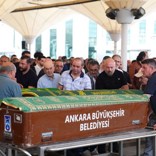 Başkentte bıçaklı kavgada ölen 16 yaşındaki genç toprağa verildi