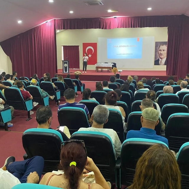 Edremit'te okul müdürleri ve rehber öğretmenlere siber güvenlik eğitimi ver...