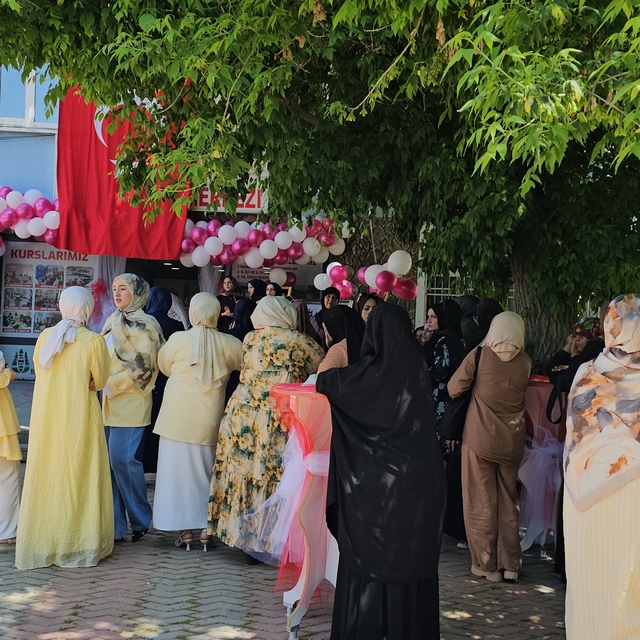 Hasköy'de "Hayat Boyu Öğrenme Haftası Sergisi" açıldı