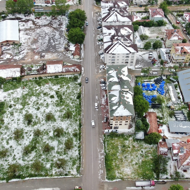 Kastamonu'da dolu yağışı hayatı felç etti: İlçe beyaza büründü, ev ve iş ye...