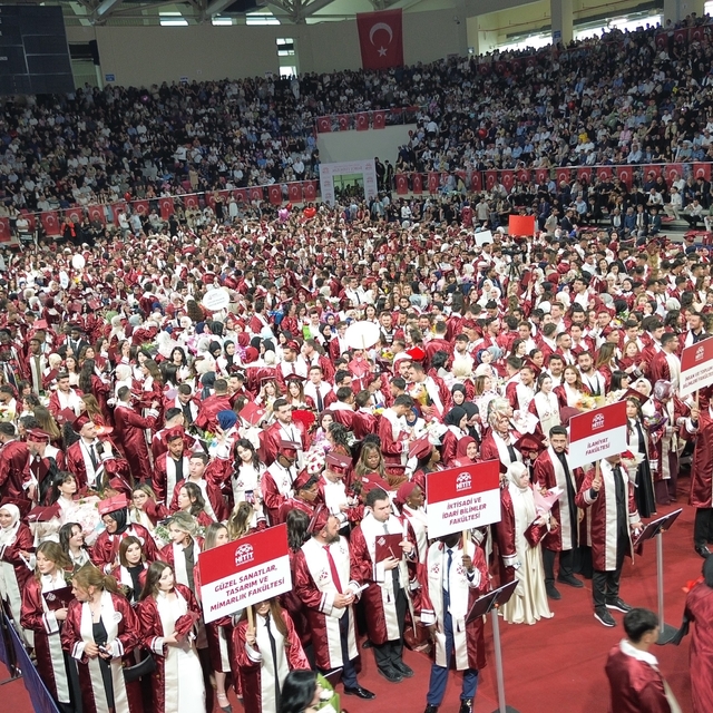 Hitit Üniversitesi'nde mezuniyet coşkusu