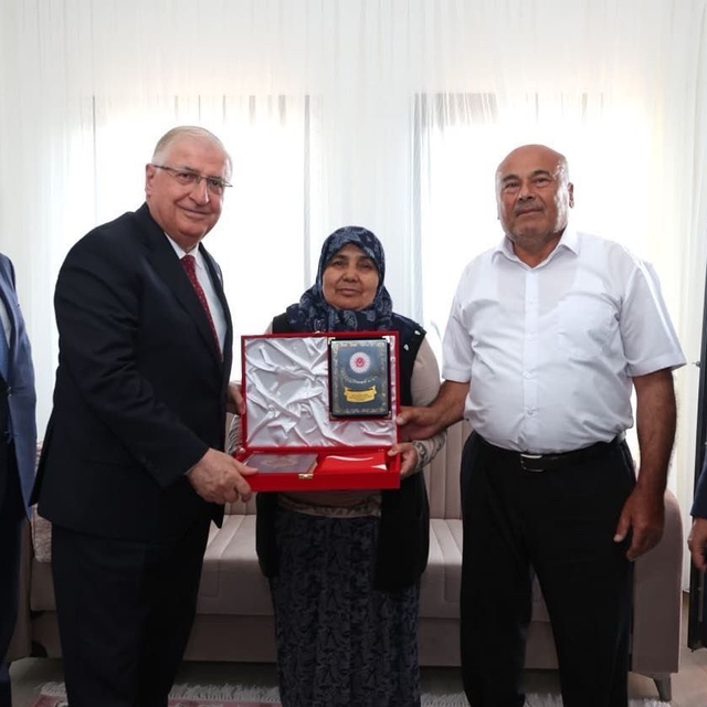 Milli Savunma Bakanı Güler, Kahramanmaraş'ta şehit ailesini ziyaret etti