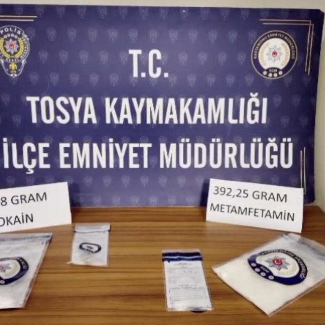 Durdurulan araçtan uyuşturucu çıktı: 2 tutuklama