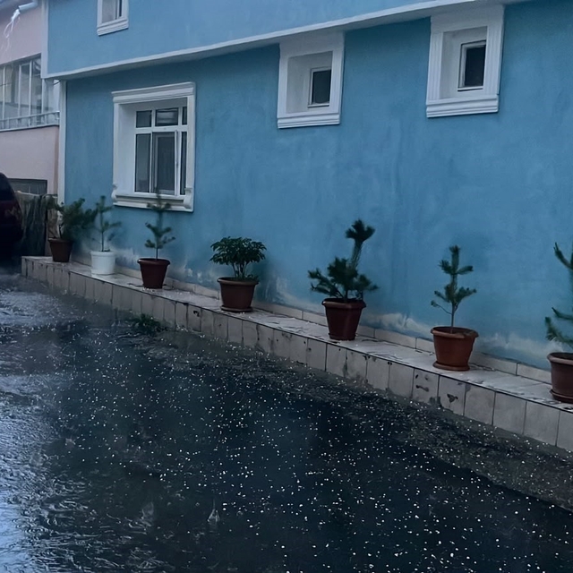 Bayburt'ta kısa süreli dolu etkili oldu
