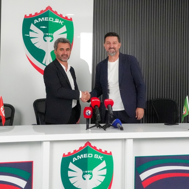 Amed Sportif Faaliyetler'de teknik direktörlük görevine Besnik Hasi getiril...