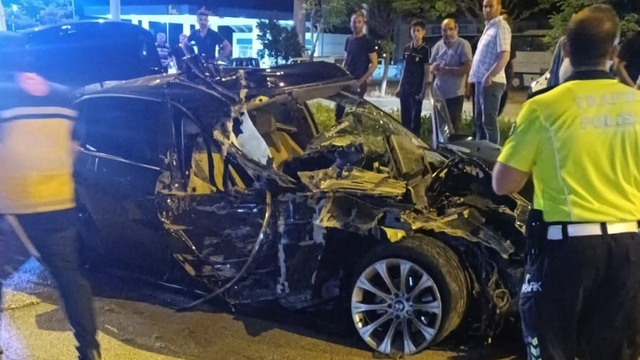 Minibüs ve otomobil çarpıştı: 2 kişi yaralandı