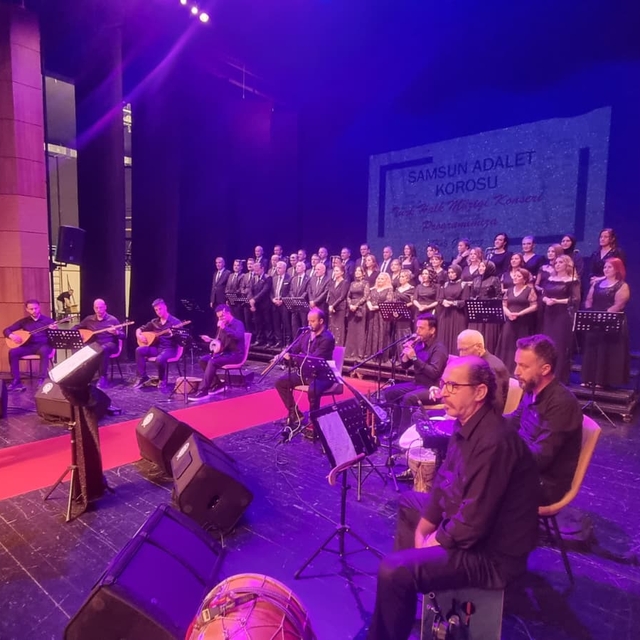 Samsun'da hakim, savcı ve memurlardan oluşan koro konser verdi