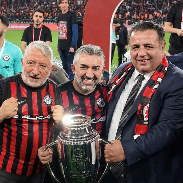 Milletvekili Oğuzhan Kaya: Çorum FK kulüp sahibine 'Fahri Hemşehrilik Berat...