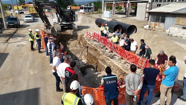 Düzce'deki devasa proje teknik heyete anlatıldı
Eğitim dairesi başkanlığı Düzce'ye inceleme gezisi düzenledi