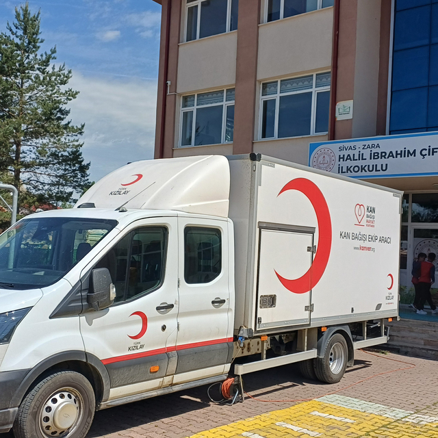 Zara'da "Okulumda Kan'panya" sloganıyla kan bağışı programı düzenlendi