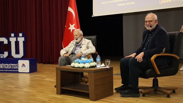 Ağrı'da Prof. Dr. Ökten ve Prof. Dr. Sayar'ın söyleşisine yoğun ilgi