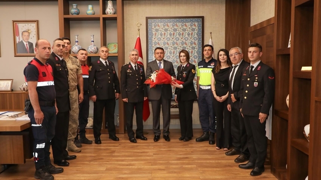 Vali Işın: "Jandarma devletimizin gücünü ve şefkatini temsil ediyor"