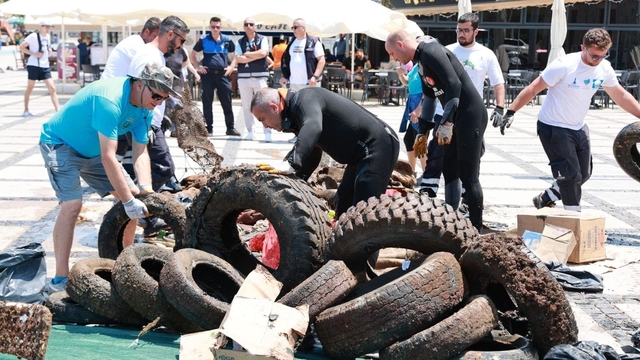 Yeni Foça'da denizden çıkanlar şaşırttı