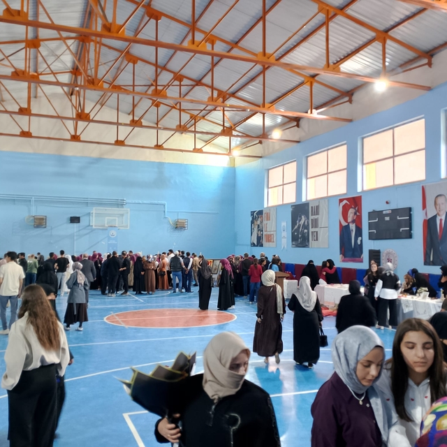 Çat'ta kursiyerlerin yıl sonu eserleri sergilendi