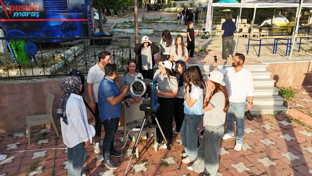 Ekinözü'nde astronomi ve gökyüzü gözlem şenliği düzenlendi
Öğrenciler teleskoplarla uzayı gözlemledi, bilim ve eğlence bir araya geldi