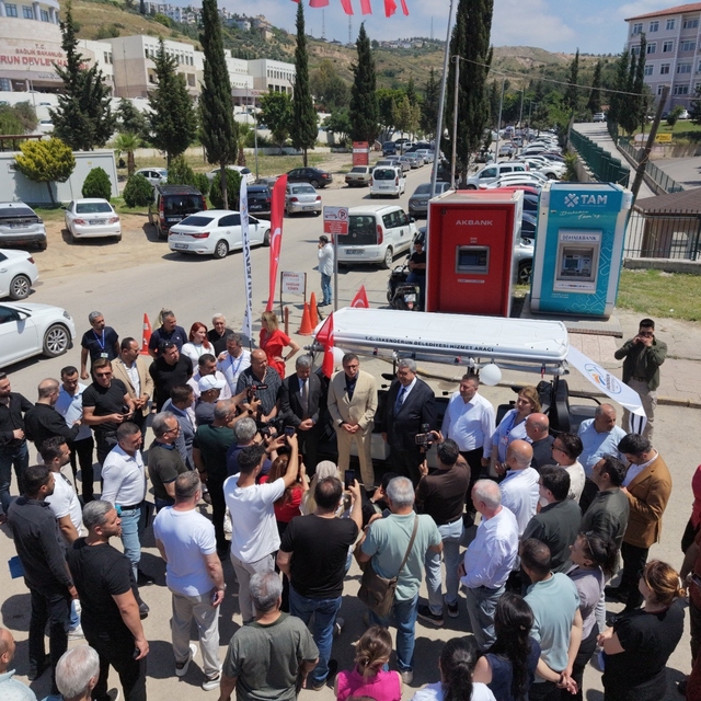Hastaların 300 metrelik zorlu yoluna İskenderun Belediyesi'nden ring araçlı...