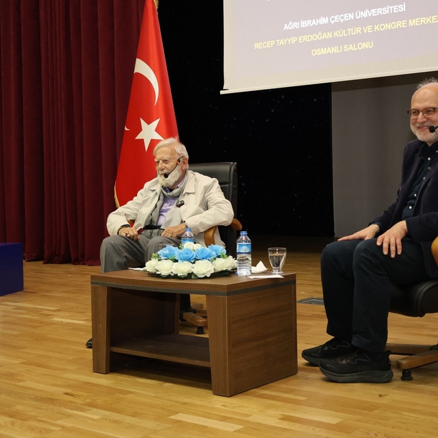 Ağrı'da Prof. Dr. Ökten ve Prof. Dr. Sayar'ın söyleşisine yoğun ilgi