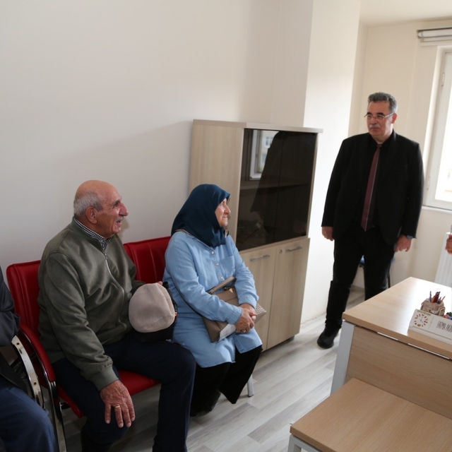 Erzurum'da asırlık çınarlara sağlıklı hayat merkezinde özel ilgi