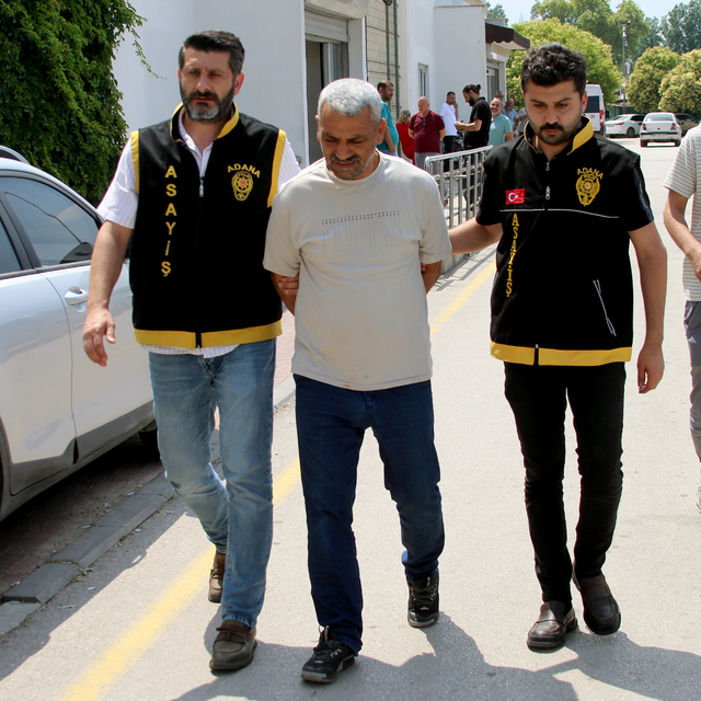 Kardeşini, dükkan kirasını eşit paylaştırmadığı için öldürmüş