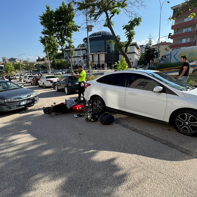 Bilecik'te otomobil ile motosiklet çarpıştı