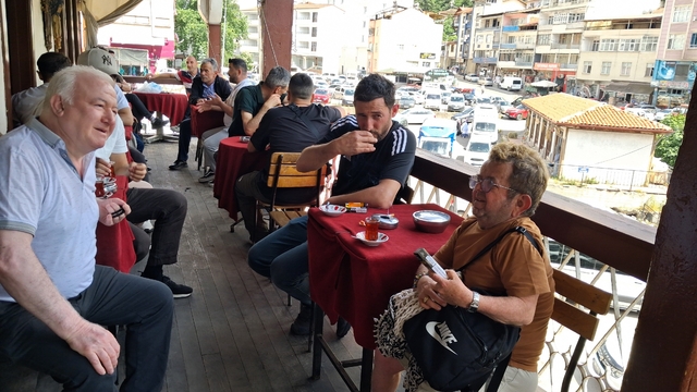 Niksar'da yaşayan 1 metrelik adam ilçenin neşe kaynağı oldu