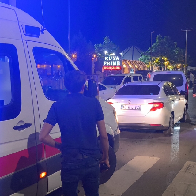 Kütahya'da mezuniyet balosunda çıkan kavgada 2 genç bıçakla yaralandı