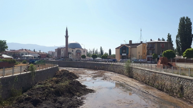 Türkülere konu olan ırmak yağışlarla yeniden hayat buldu