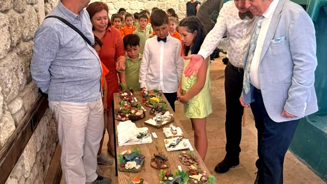Atıklar minik ellerde sanat eserine dönüştü