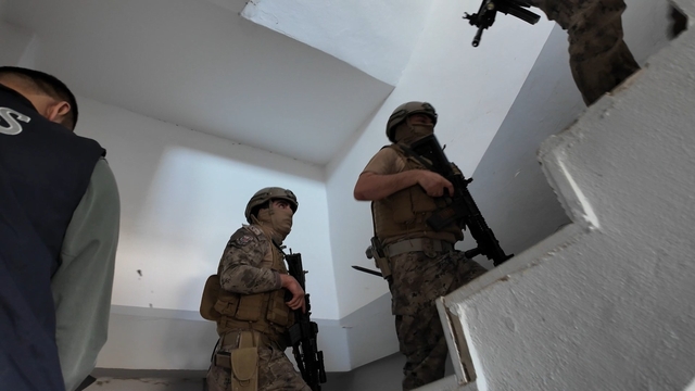 Adıyaman'da sanal devriye operasyonunda 14 kişi gözaltına alındı
